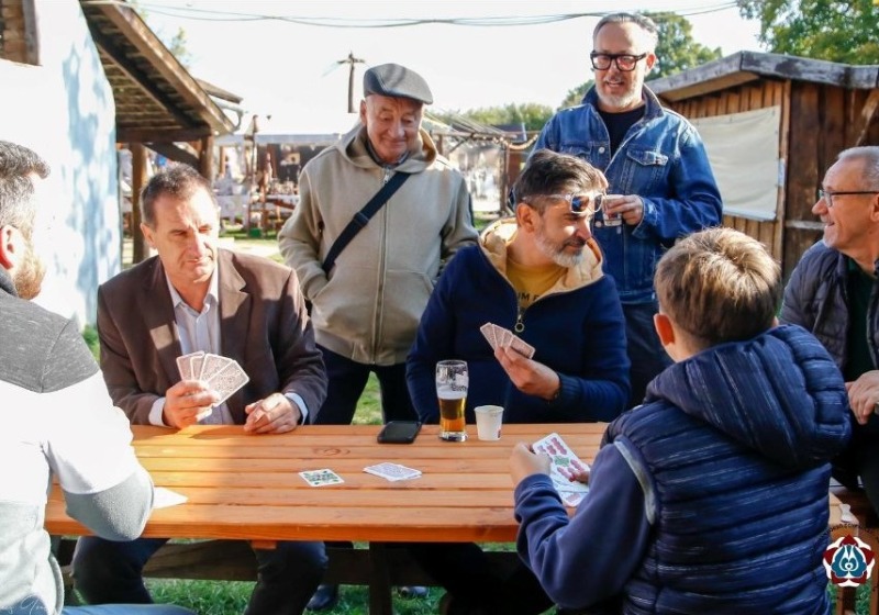 Zsír-zsúr kártyaverseny