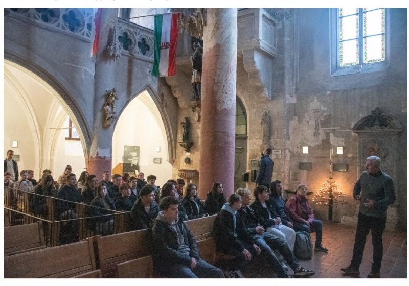 Megyei napilap tudosítás - Téka Alapítvány látogatása Agyagosszergényen