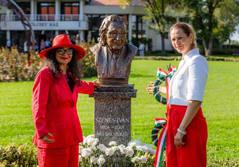 Szenes Iván szobrot avattak a Hungarikum Ligetben
