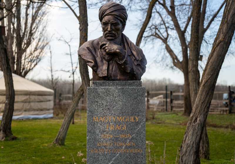 Újabb szoborral bővült a Magyarokkal Rokon Tudatú Népek Panteonja