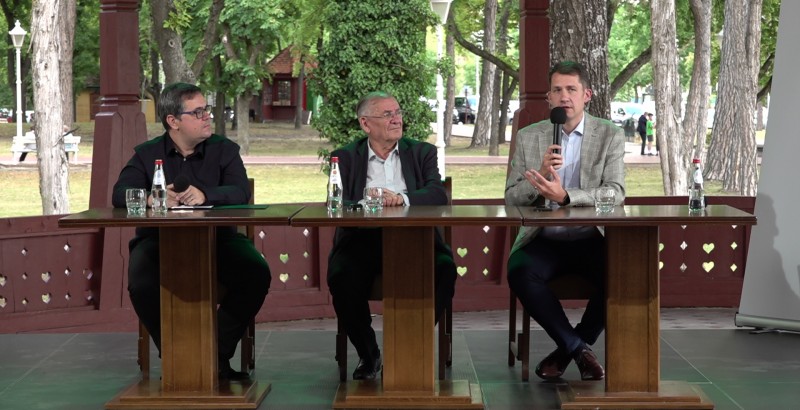 20250711-panelbeszegetes