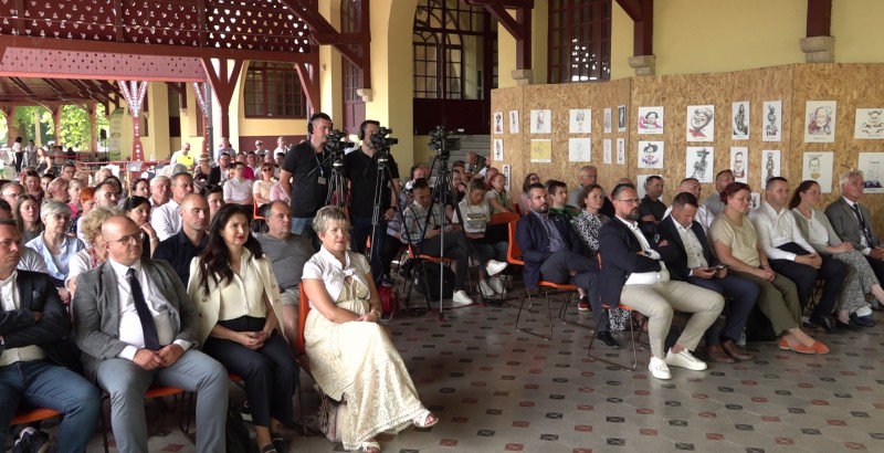 20250711-panelbeszegetes3